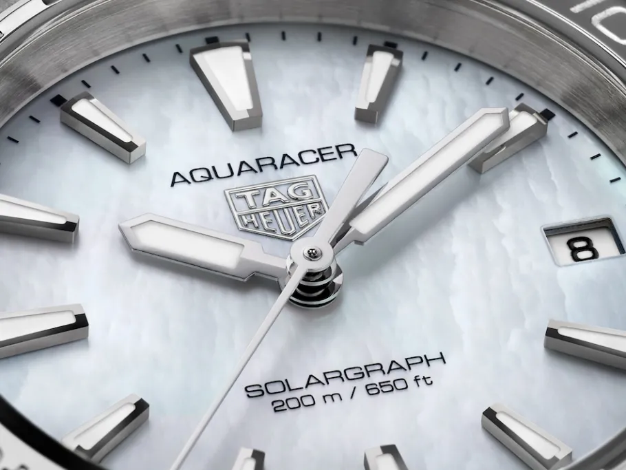 New TAG Heuer Aquaracer PROFESSIONAL 200 SOLARGRAPH
